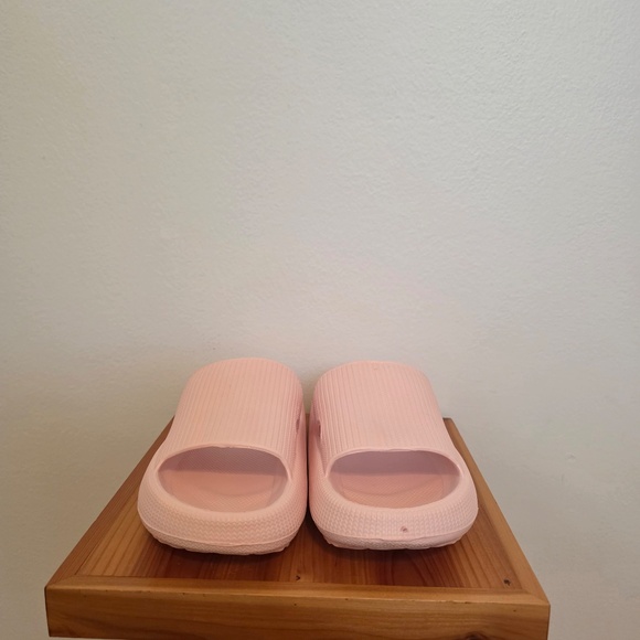 NWOT The Cloudies - Pink Original Slides - 7.5 (38-39) - Picture 7 of 7